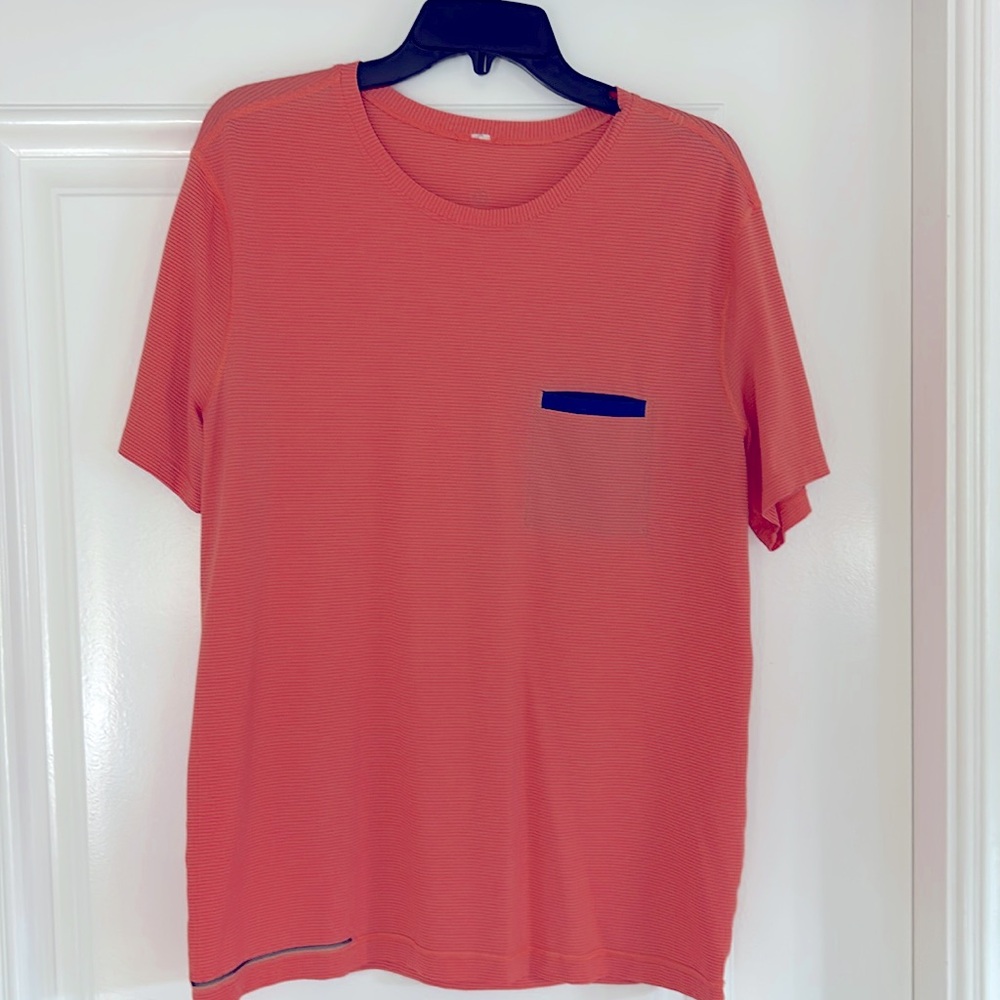 Lululemon men’s short sleeve performance pocket tee